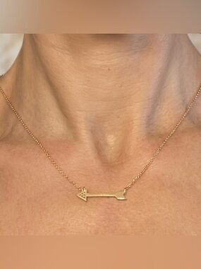 Banana Republic Gold-Tone Minimalist Arrow Pendant Necklace Quiet Luxury
